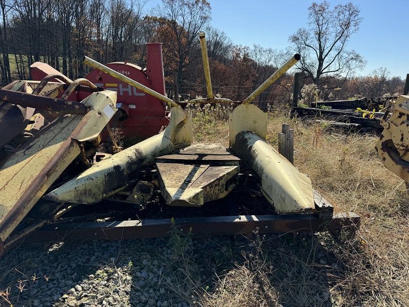 Used new holland 822 corn chopper for sale at Baker & Sons Equipment in Ohio