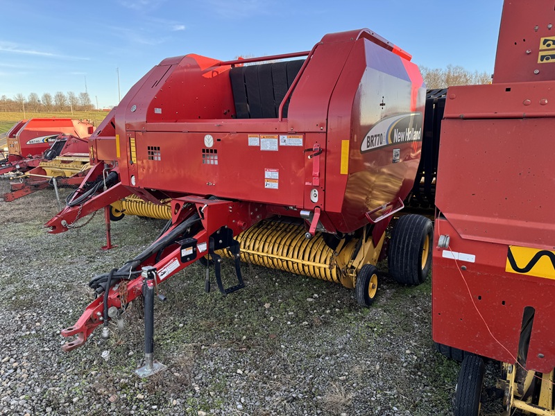 2006 New Holland BR770A round balerat baker and sons equipment in ohio