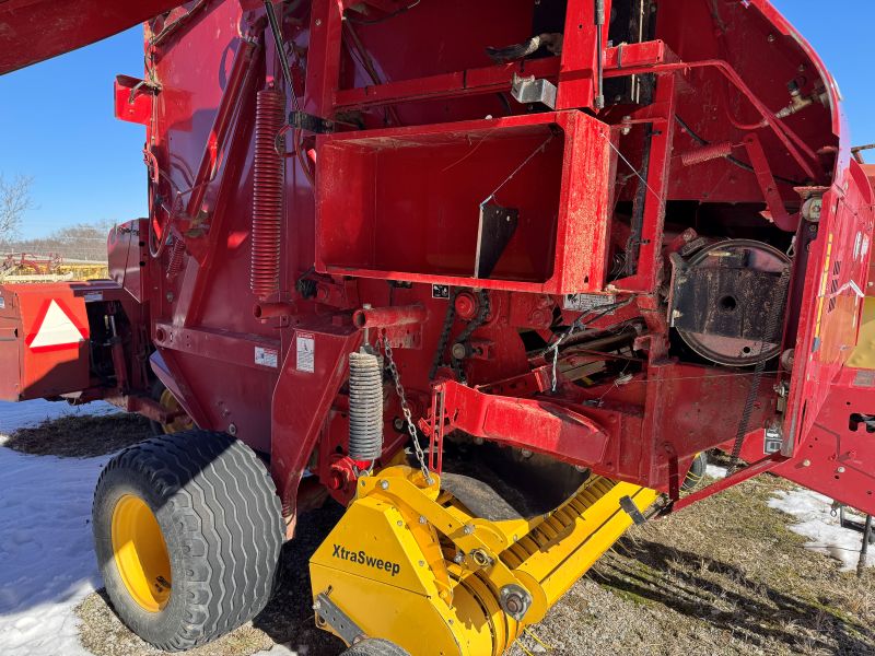 2013 New Holland BR7090 round baler at Baker and Sons Equipment in Ohio