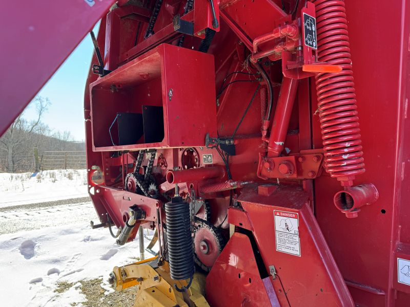 2013 New Holland BR7090 round baler at Baker and Sons Equipment in Ohio