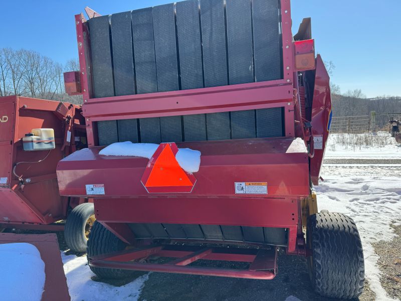 2013 New Holland BR7090 round baler at Baker and Sons Equipment in Ohio