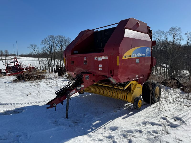 2011 New Holland BR7090 round baler at Baker and Sons Equipment in Ohio