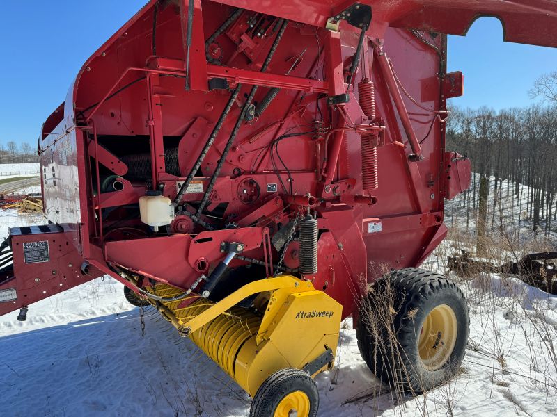 2011 New Holland BR7090 round baler at Baker and Sons Equipment in Ohio