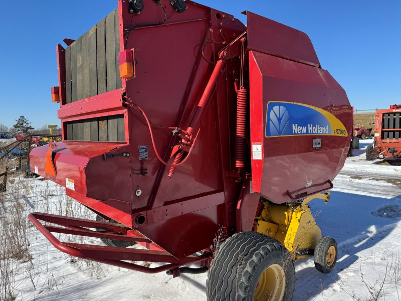 2011 New Holland BR7090 round baler at Baker and Sons Equipment in Ohio