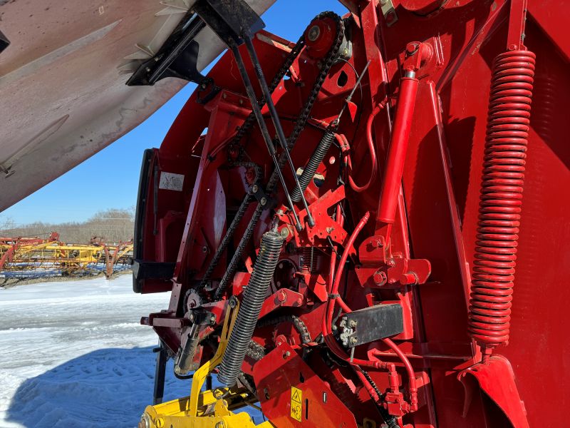 2015 New Holland RB450 round baler at Baker and Sons Equipment in Ohio