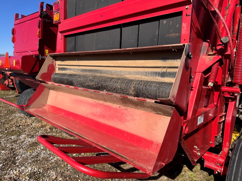 2004 New Holland BR780 round baler at Baker and Sons Equipment in Ohio