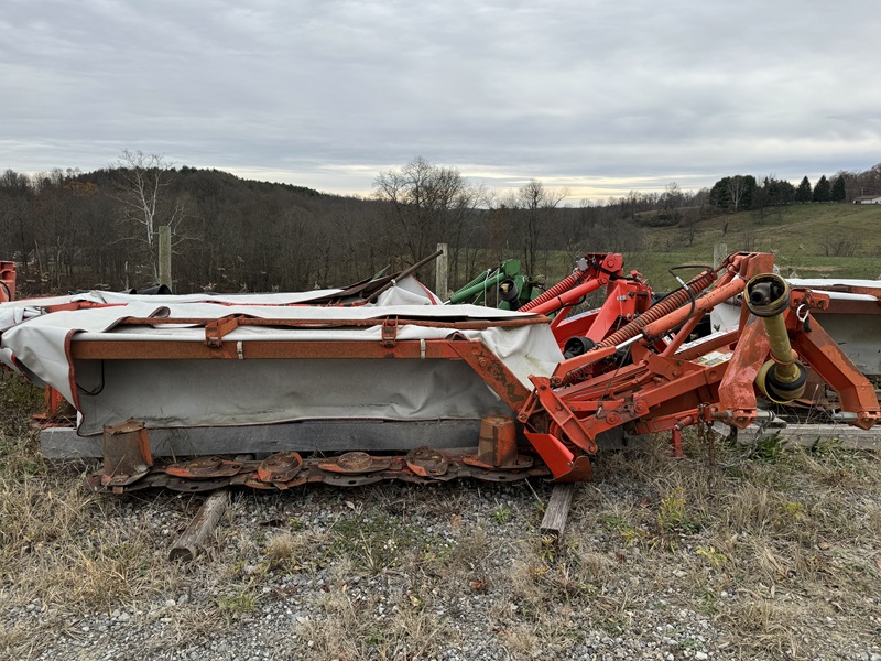 2000 Kuhn GMD600 disc mower at Baker & Sons Equipment in Ohio