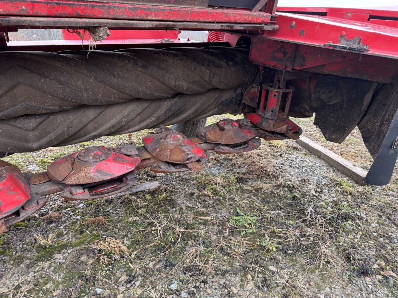 2014 New Holland H7230 disc mower conditioner for sale at Baker and Sons in Ohio