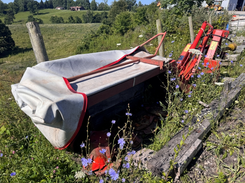 2000 Kuhn GMD500 disc mower for sale at Baker & Sons Equipment in Ohio