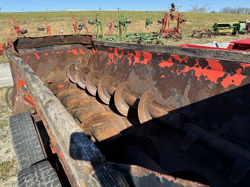 Used Kuhn 8114 spreader for sale at Baker & Sons Equipment in Ohio