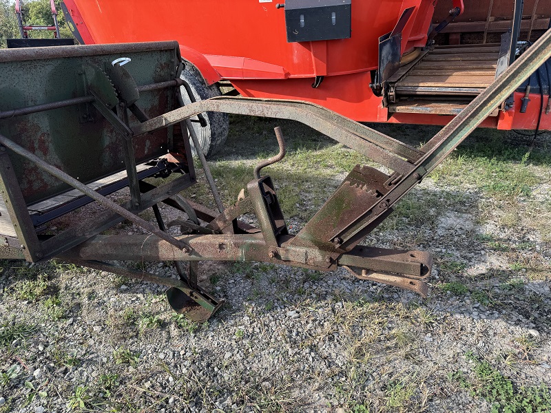 Used New Idea manure spreader at Baker & Sons Equipment in Ohio