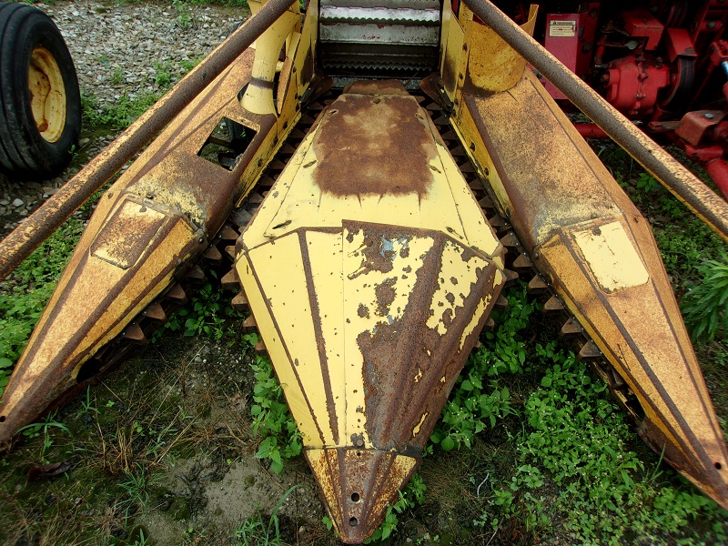 Used New Holland 824 corn chopper head at Baker & Sons Equipment in Ohio