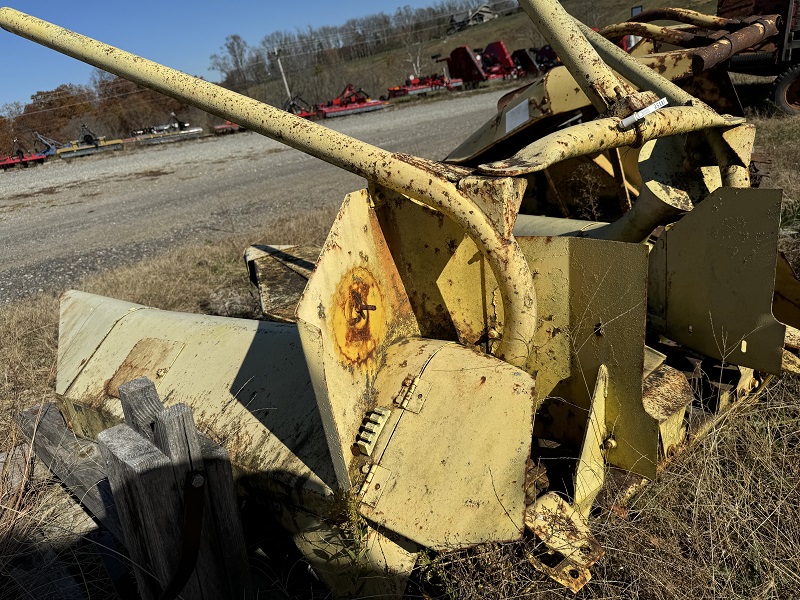 Used new holland 822 corn chopper for sale at Baker & Sons Equipment in Ohio