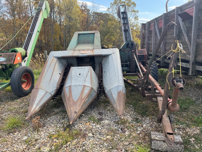 Used New Idea 324 picker for sale at Baker & Sons Equipment in Ohio
