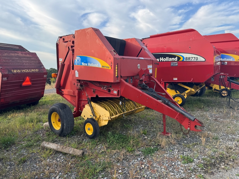 2008 New Holland BR7050 round baler at Baker & Sons Equipment in Ohio