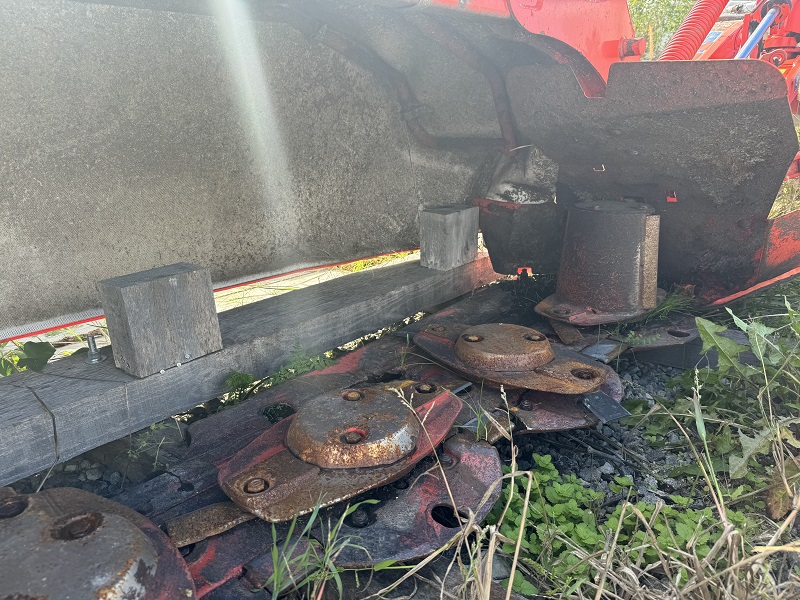 Used Kuhn GMD280 disc mower for sale at Baker and Sons in Ohio