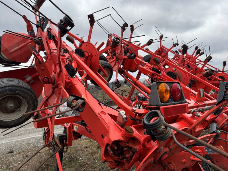 used Kuhn GF8702TGII tedder for sale at Baker & Sons in Ohio