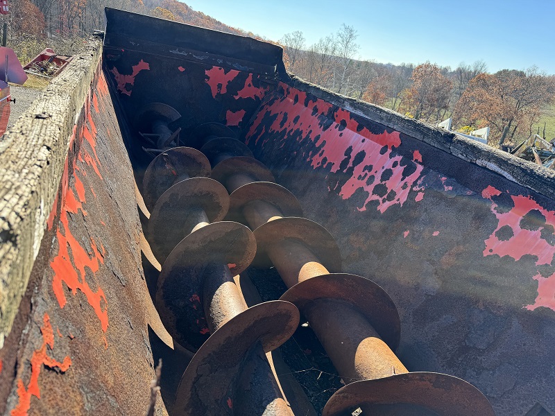 Used Kuhn 8114 spreader for sale at Baker & Sons Equipment in Ohio