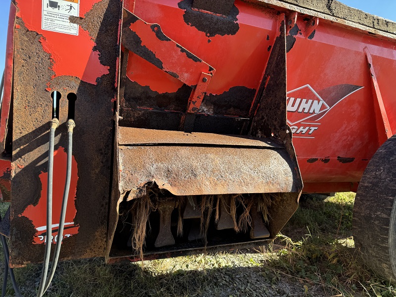 Used Kuhn 8114 spreader for sale at Baker & Sons Equipment in Ohio