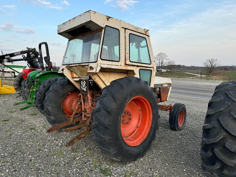 1981 Case 1290 farm tractor at Baker and Sons in Ohio