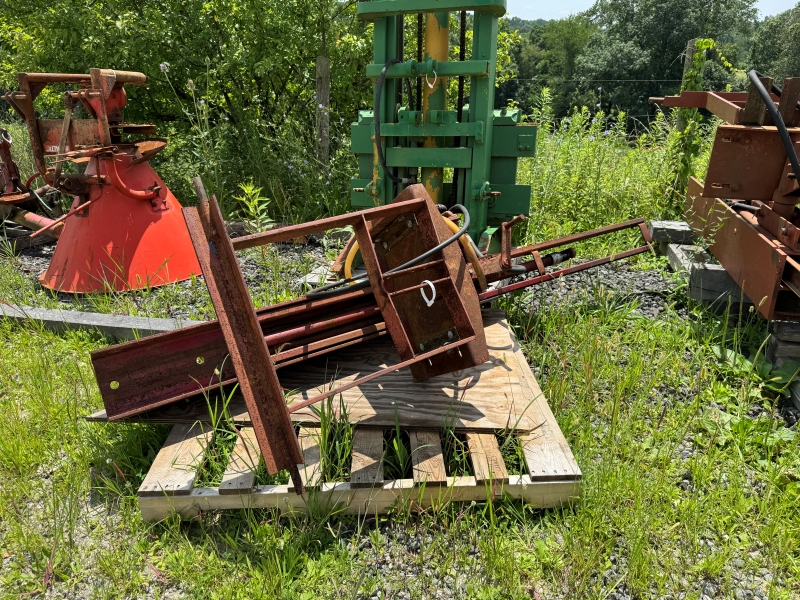 Used Shaver HD8 post driver at Baker & Sons Equipment in Ohio