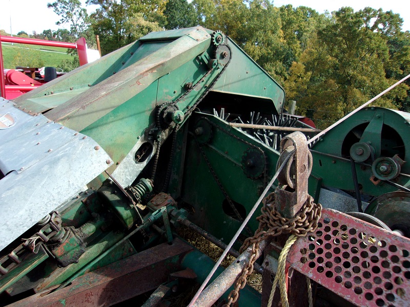 used new idea 324 picker for sale at baker and sons equipment in ohio