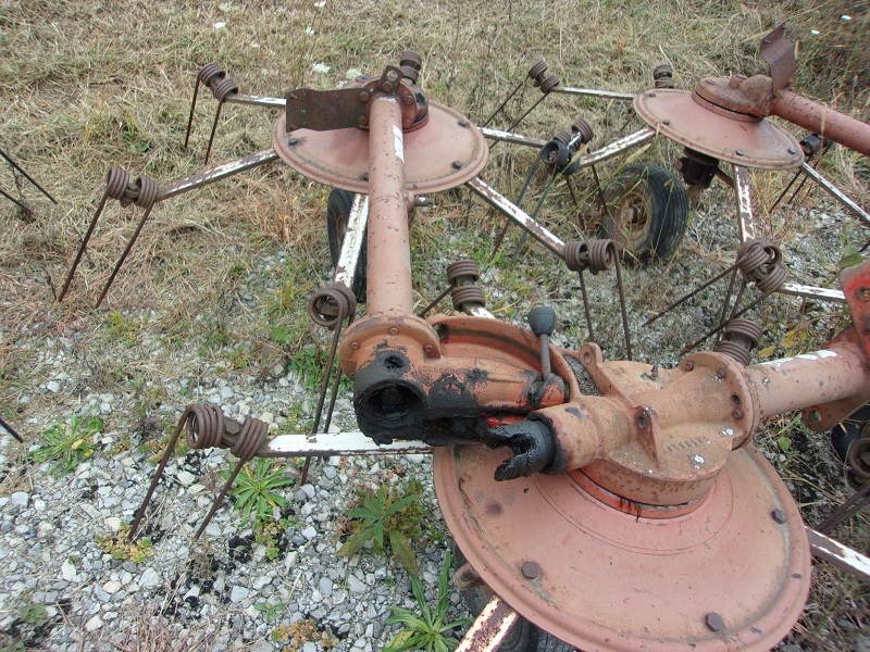 used kuhn gf452t tedder for sale at baker & sons equipment in ohio